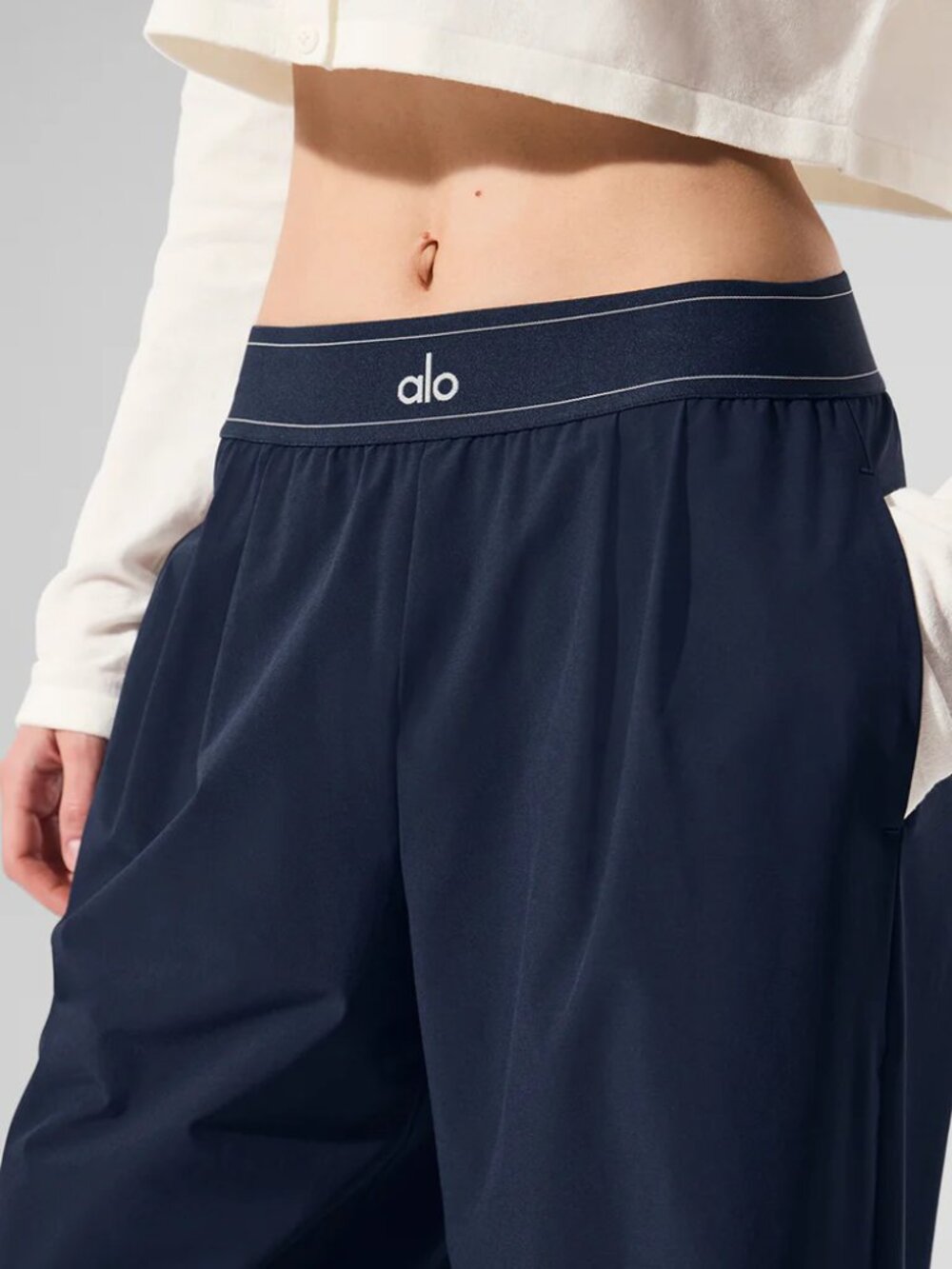 NWT Alo Yoga Suit Up Trouser πΏ Navy Blue Regular 30" Inseam π§ - Picture 8 of 8